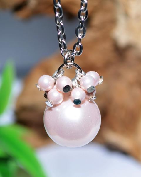 Halskette mit rosa Perlen-Anhänger in silberfarbe | Edelstahl KettenKontor